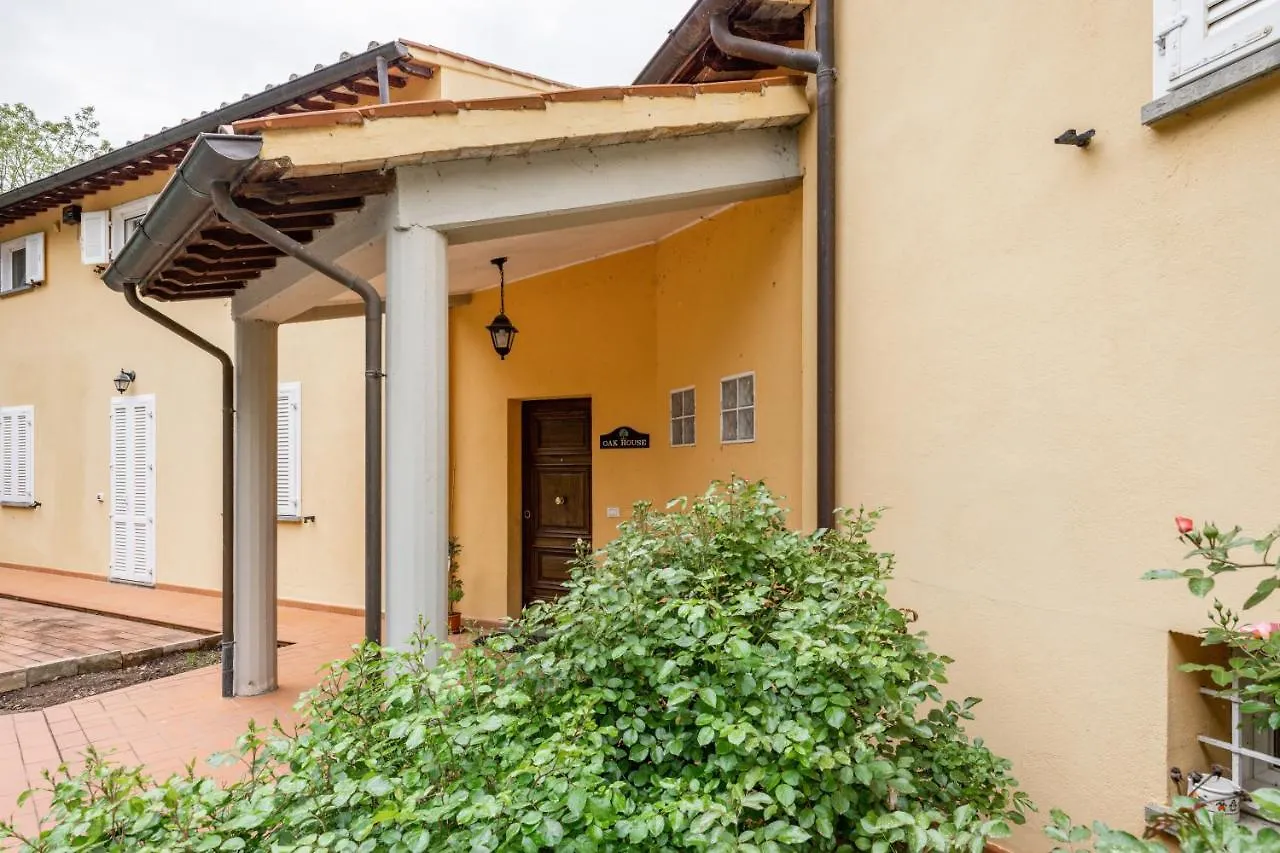 Oak House Apartments With Parking Perugia 0*,